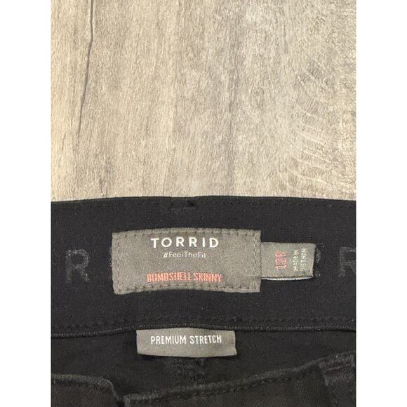 Torrid Premium Skinny Jeans Womens 12 R Black Denim Distressed 5-Pocket Design - Picture 3 of 5